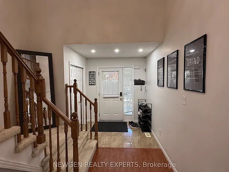 11 Berry Moss St — Photo 4