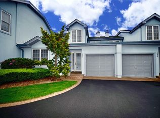 657 Balfour Pl, Melville, NY 11747