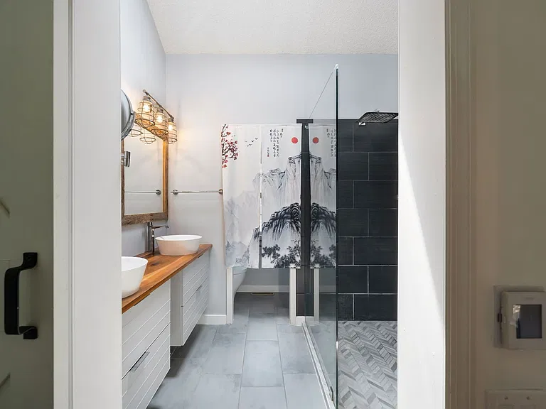 10217 Julian St — Photo 24