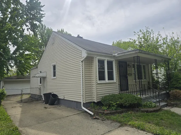19152 Woodside St, Harper Woods, MI 48225