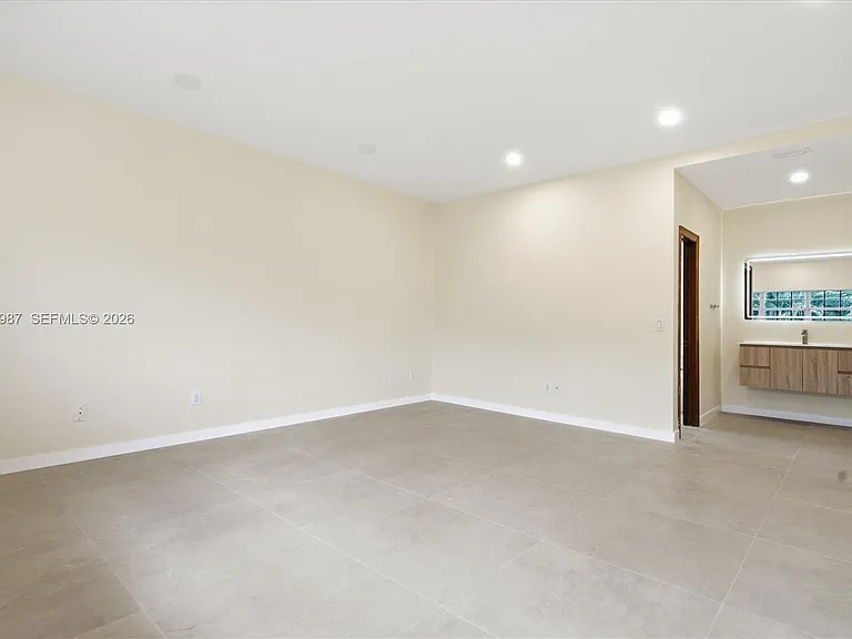 8320 NW 167th Ter — Photo 27