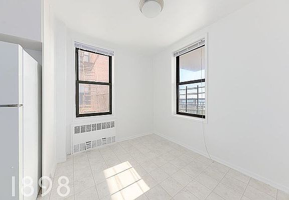 5th image of 3205 Emmons Ave APT 6F