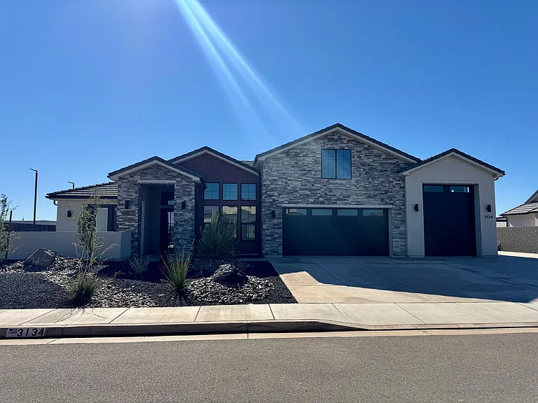 3134 E Blue Heron Dr — Photo 3