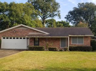 3246 Woodlawn Dr, Groves, TX 77619