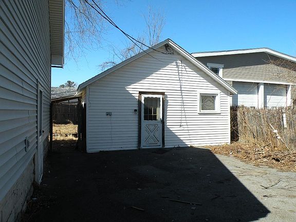 3rd image of 11 Maplewood Ct