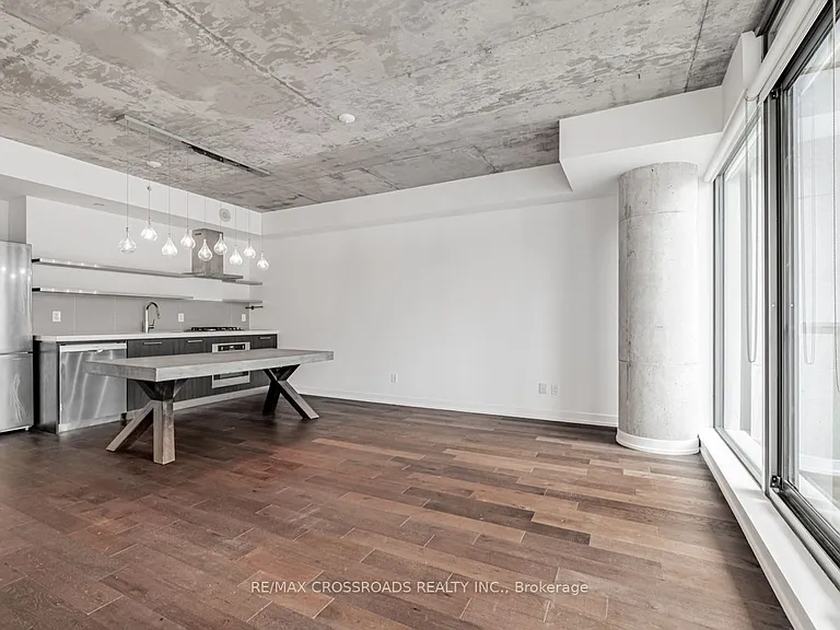 560 King St W #524 — Photo 10