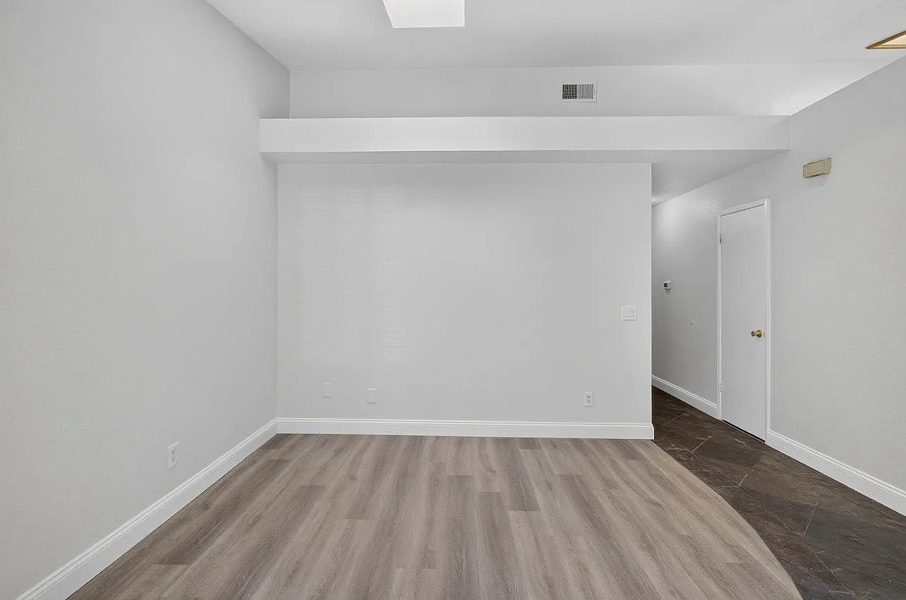 3 bed, 986 sqft, $2,695 — Photo 4