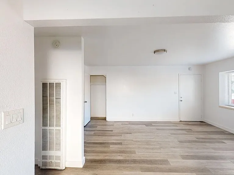 2129 Monroe St — Photo 4