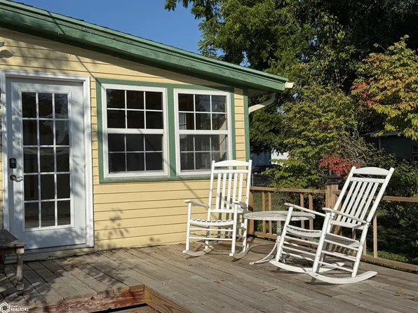 301 N 6th St, Fairfield, IA 52556