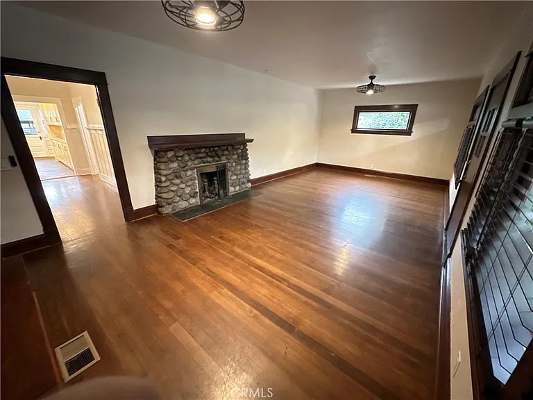 394 S Shaffer St — Photo 16