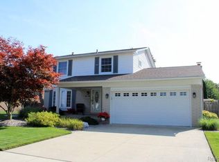 24553 Colonial Dr, Woodhaven, MI