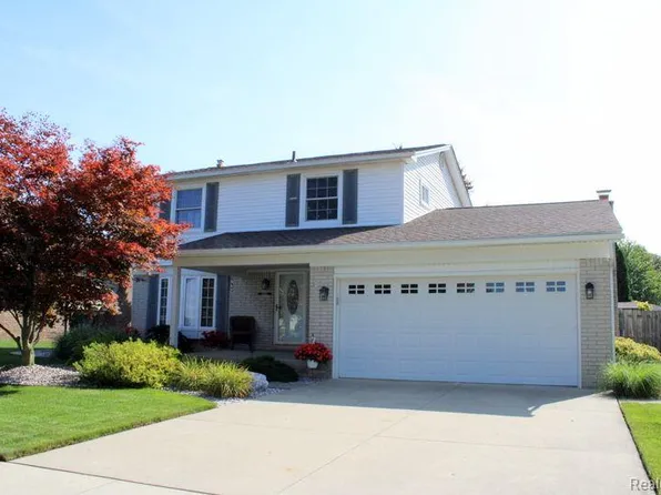 24553 Colonial Dr, Woodhaven, MI 48183