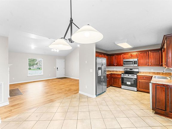 5th image of 1201 Salem Cir