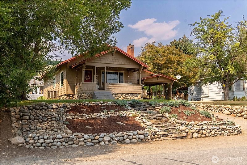 2nd image of 765 3rd Avenue N