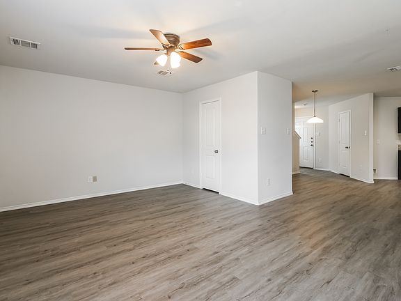 3rd image of 923 Imperial Heights Dr