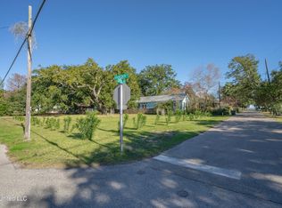 121 Citizen St, Bay Saint Louis, MS 39520
