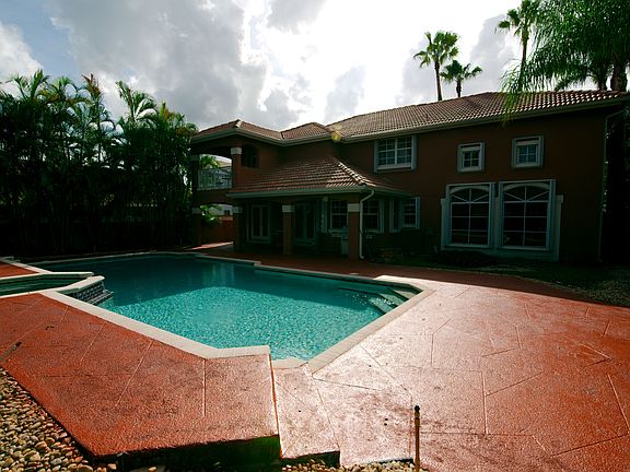 Back / Pool