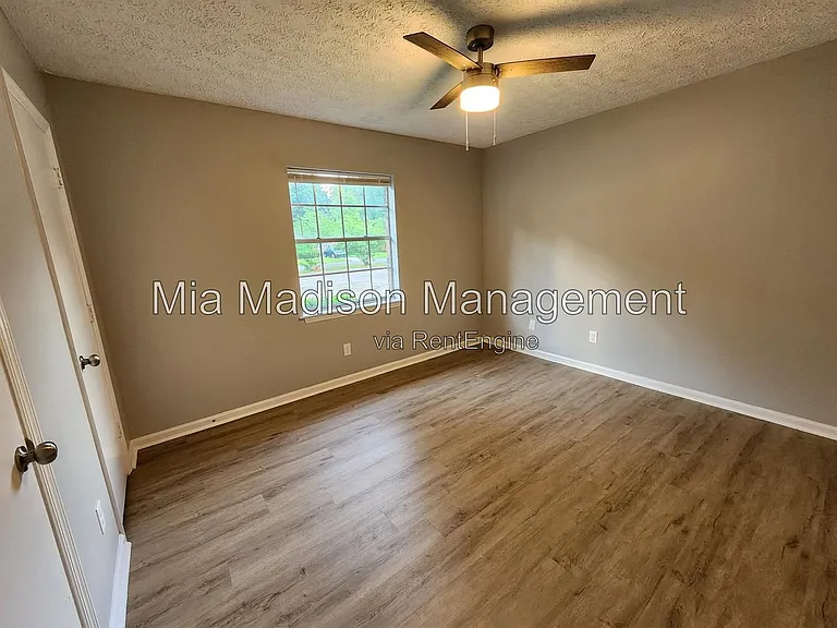 111 E Mell St #5 — Photo 5