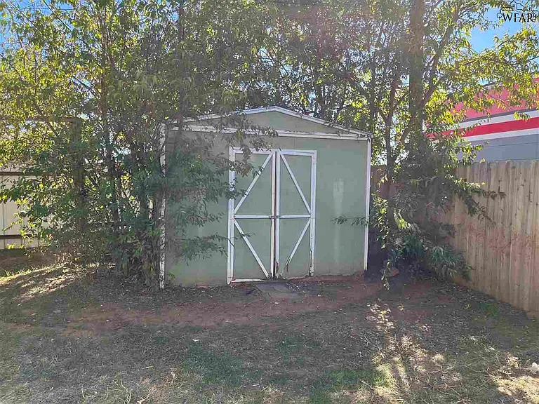 3318 Sherwood Ln — Photo 11
