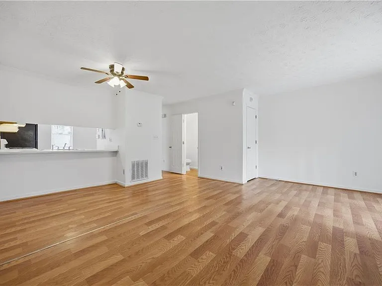 4066 Heritage Valley Ct — Photo 2