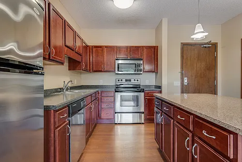 Oaks Glen Lake Apartments Photo 1