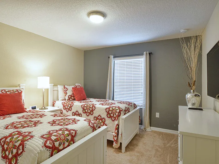 2929 Banana Palm Dr — Photo 10