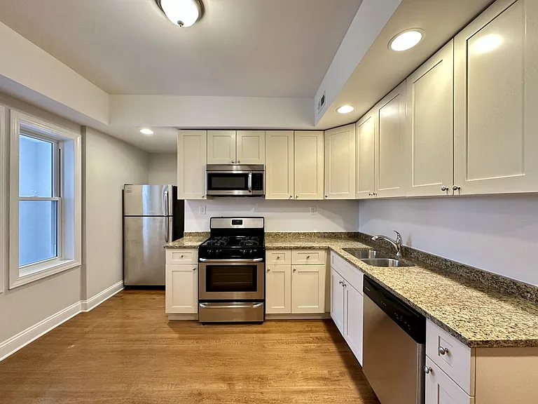 3050 N Milwaukee Ave #R3 — Photo 3