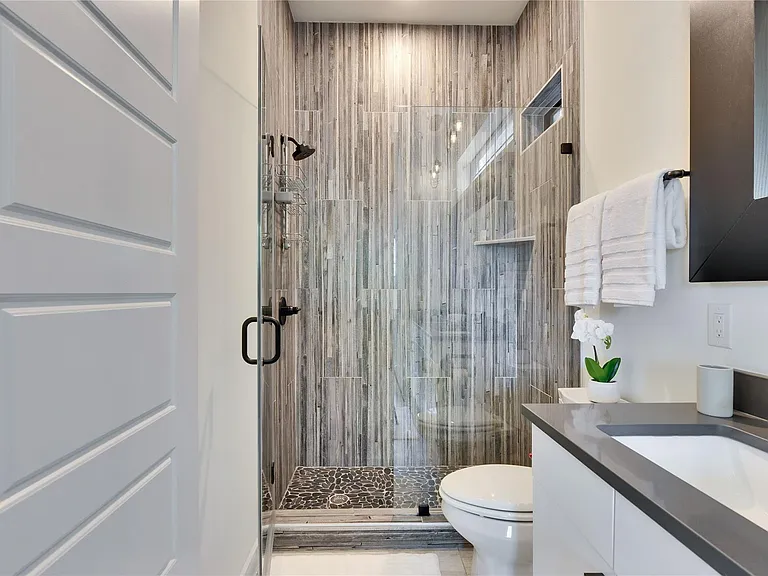 808 E Lydia St — Photo 28