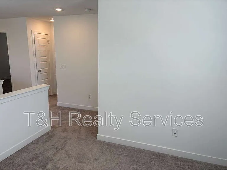542 Jefferson St — Photo 7