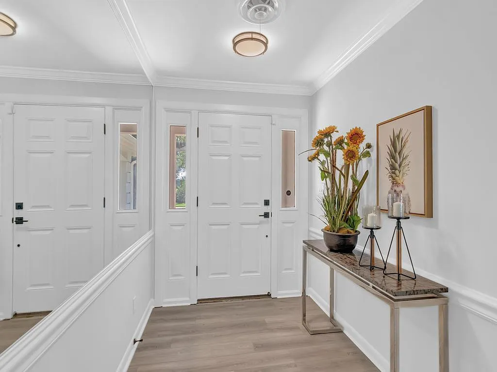3 bed, 2.5 bath, 2026 sqft, $15,000 — Photo 3