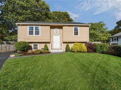 9 Chelmsford Ave, Warwick, RI, 02889