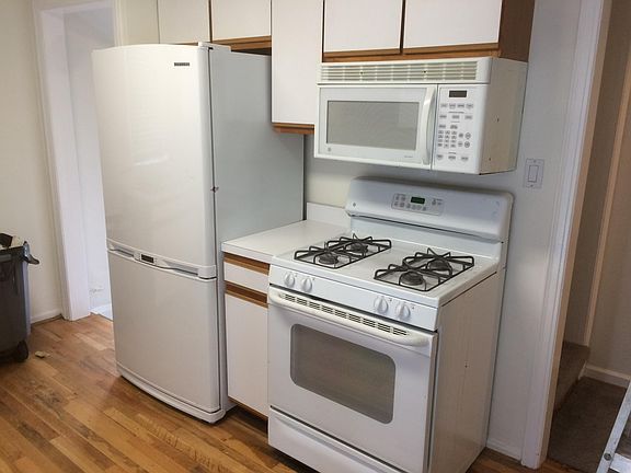 3rd image of 1573 Emmons Ave