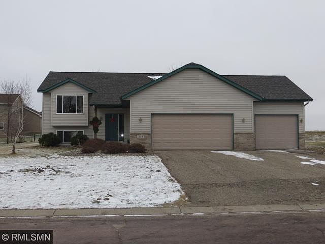 1st image of 340 Woodridge Dr
