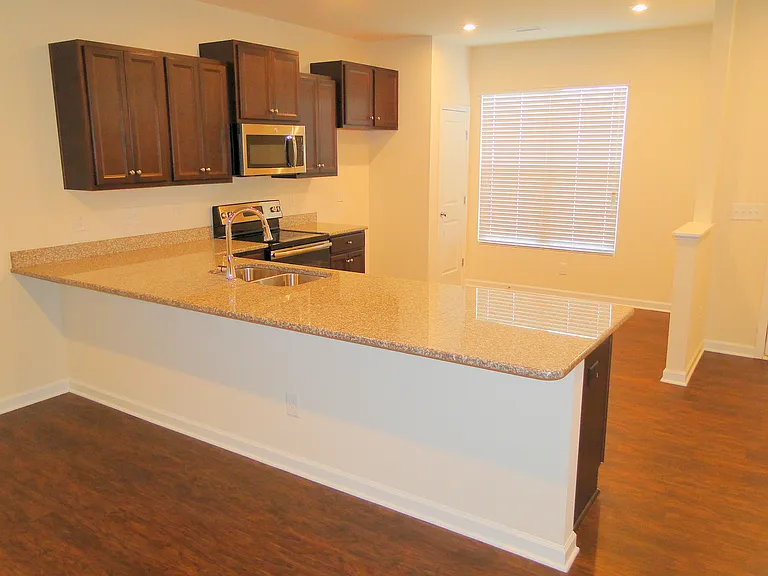 8814 Commons Townes Dr — Photo 4