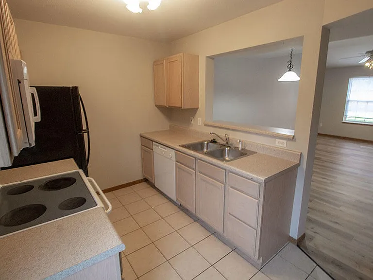 1516 Citadel Dr — Photo 7