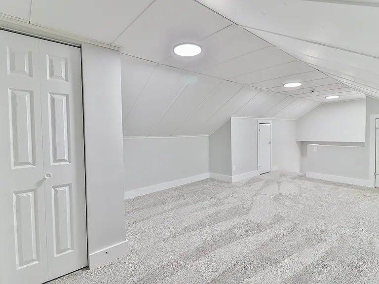343 S Charles St — Photo 14