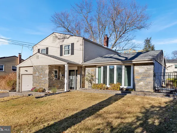 3 Evergreen Pl, Lafayette Hill, PA 19444