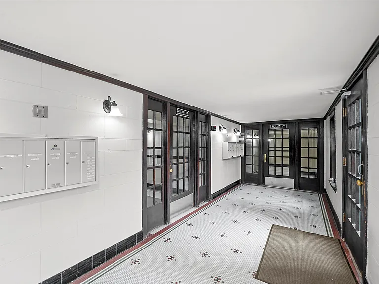 411 Beloit Ave #1A — Photo 15