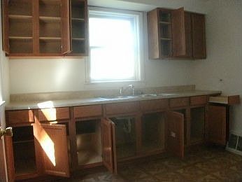 3rd image of 8346 S Hoyne Ave