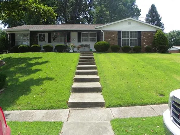 115 Derbyshire Dr, Swansea, IL 62226