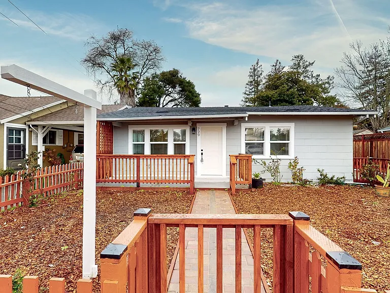 729 McConnell Ave — Photo 2