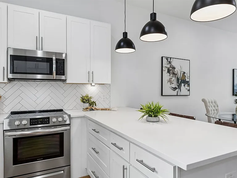 5647 Live Oak St #101 — Photo 14