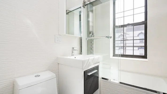 Rented by Nooklyn NYC LLC | media 18