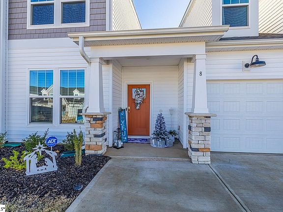 2nd image of 8 Thornfield Dr