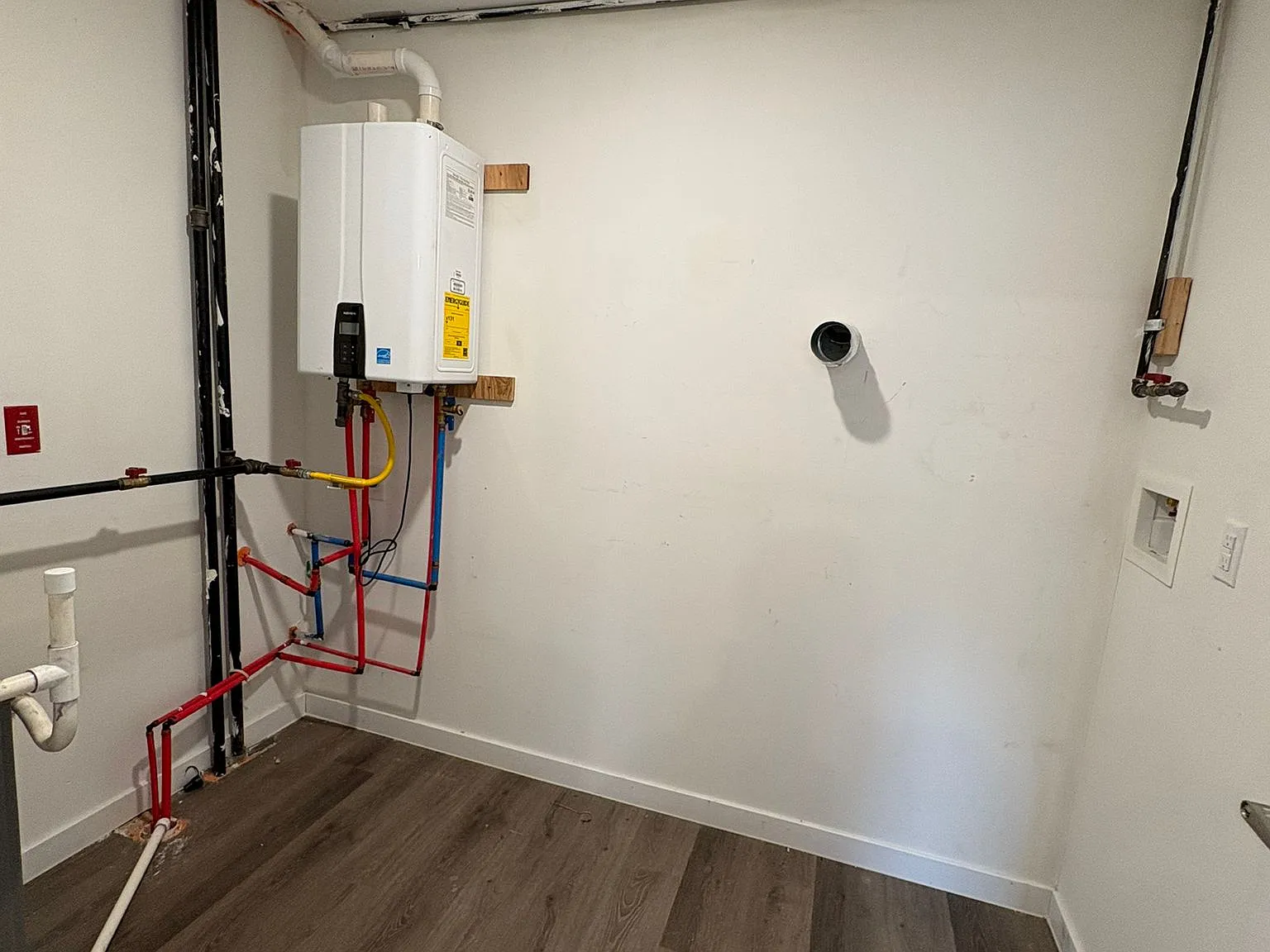 1 bed, $1,718 — Photo 3