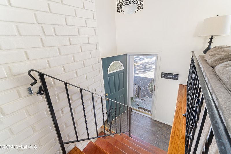 3rd image of 6 Surrey Lane