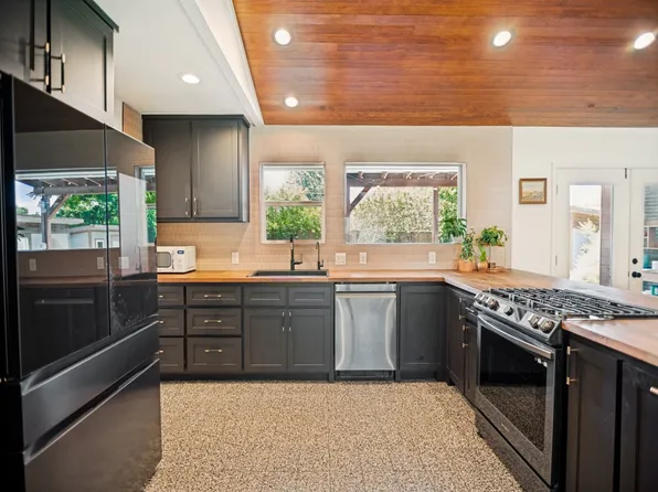 9710 Cloister Dr, Dallas, TX 75228