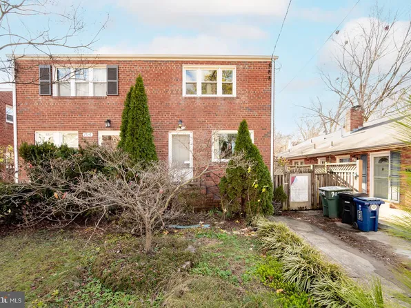 704 W Glebe Rd #A, Alexandria, VA 22305