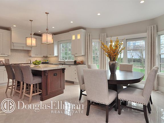4th image of 4 Crabtree Ln