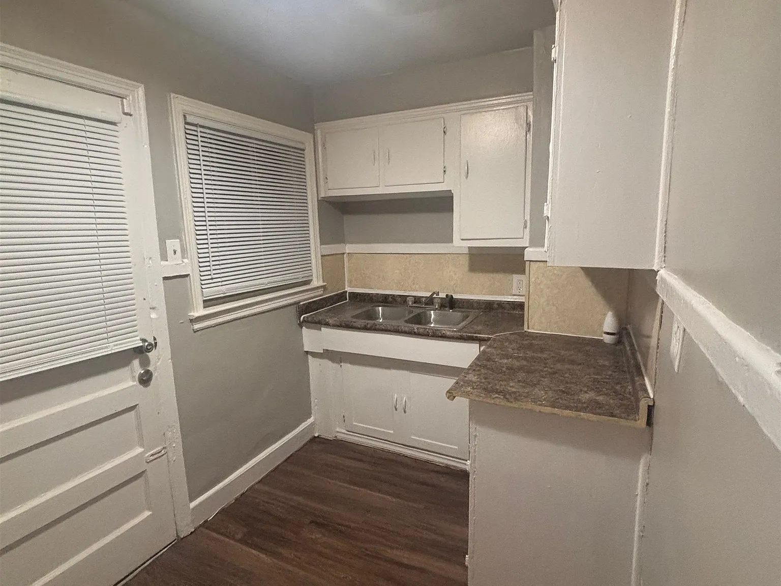 2 bed, 1.0 bath, 732 sqft, $775 — Photo 2